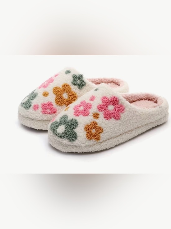 Shoes - Cozy White Floral Chenille Slippers. Women’s Size 8.5-9.
